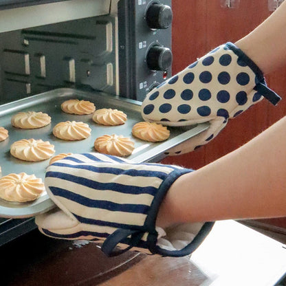 Cookie's Best Friend Oven Mitts Set